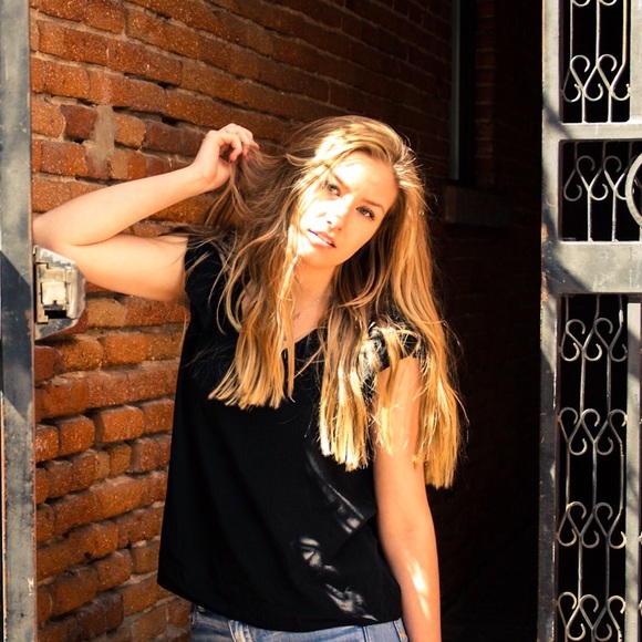 Meet your Posher, Alyssa - Picture 1 of 1